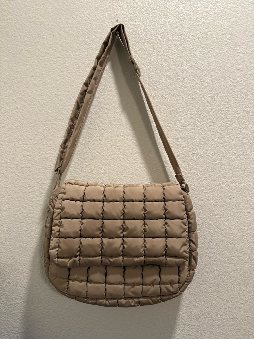 Quilted Crossbody Bag in Beige - Lightweight Everyday Purse